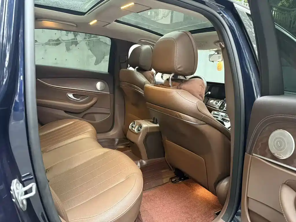 Mercedes-Benz E-Class 2020 — фото 15