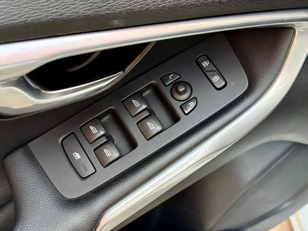 Volvo V40 2014 — фото 12