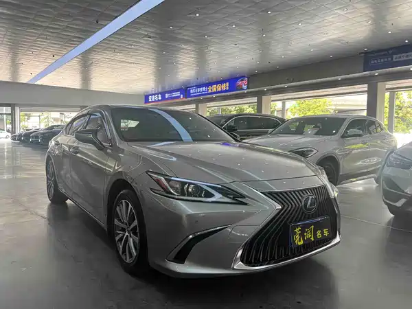 Lexus ES 2021