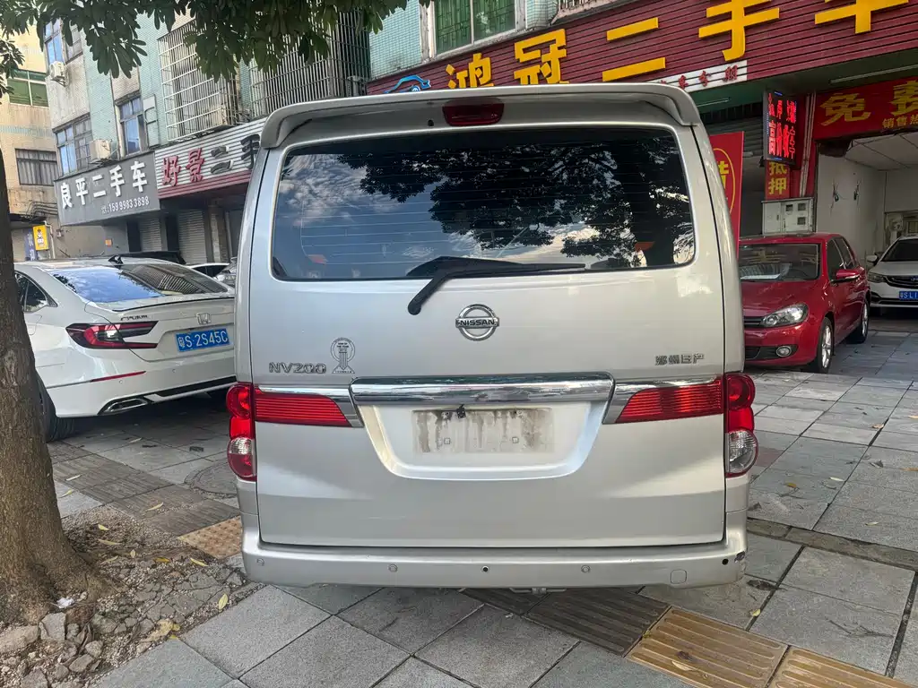 Nissan NV200 2011