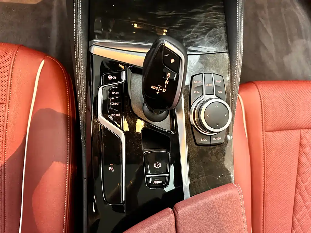 BMW 5 Series 2022 — фото 12