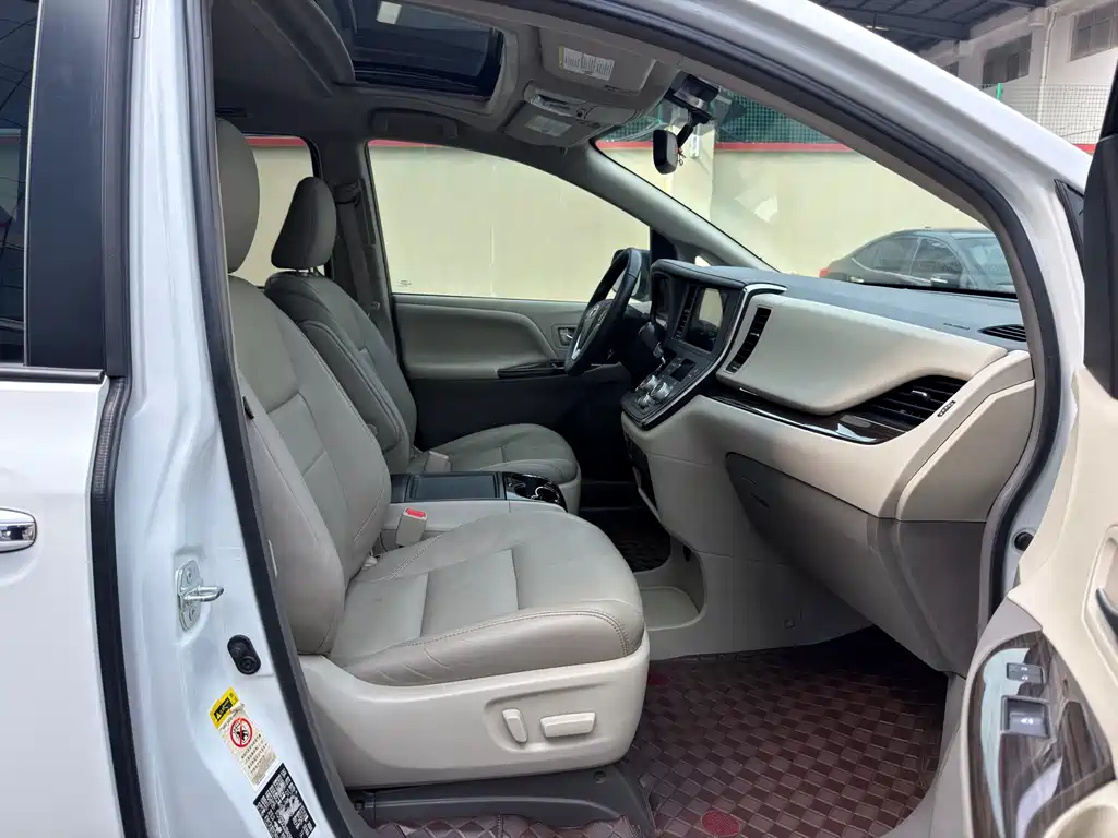 Toyota Sienna 2019 — фото 10