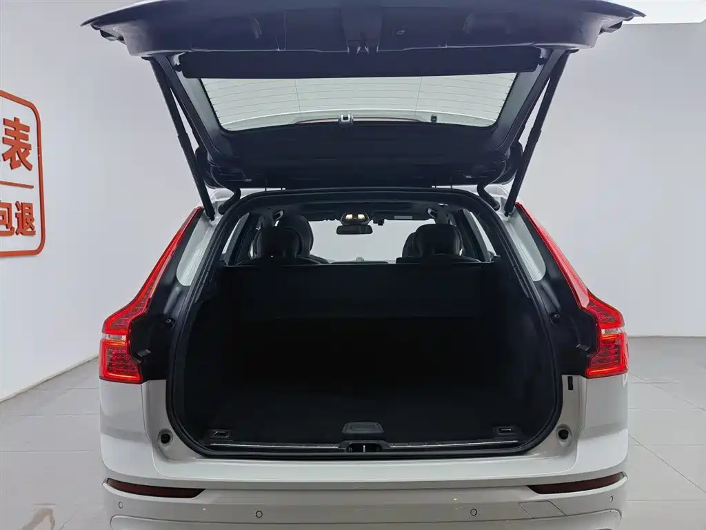 Volvo XC60 2023 — фото 16