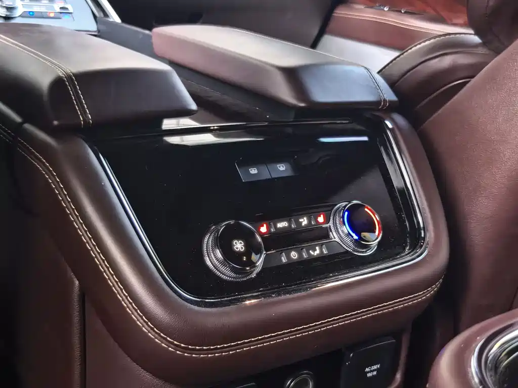 Lincoln Navigator 2022 — фото 12