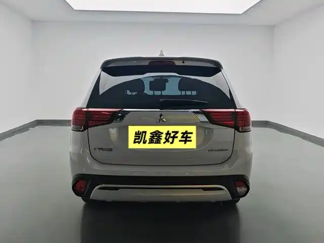 Mitsubishi Outlander 2021 — фото 5