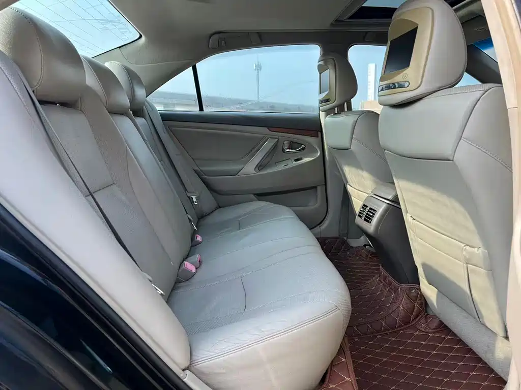 Toyota Camry 2010 — фото 14
