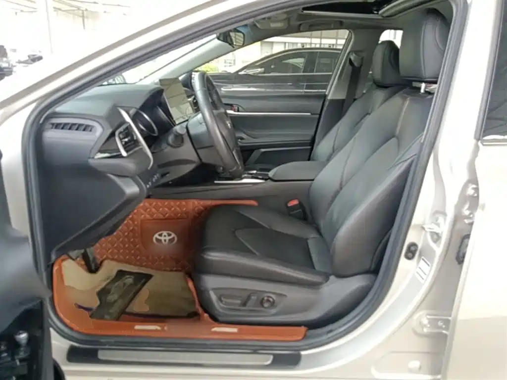 Toyota Camry 2022 — фото 14