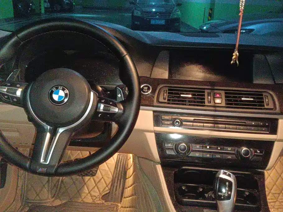 BMW 5 Series 2012 — фото 12