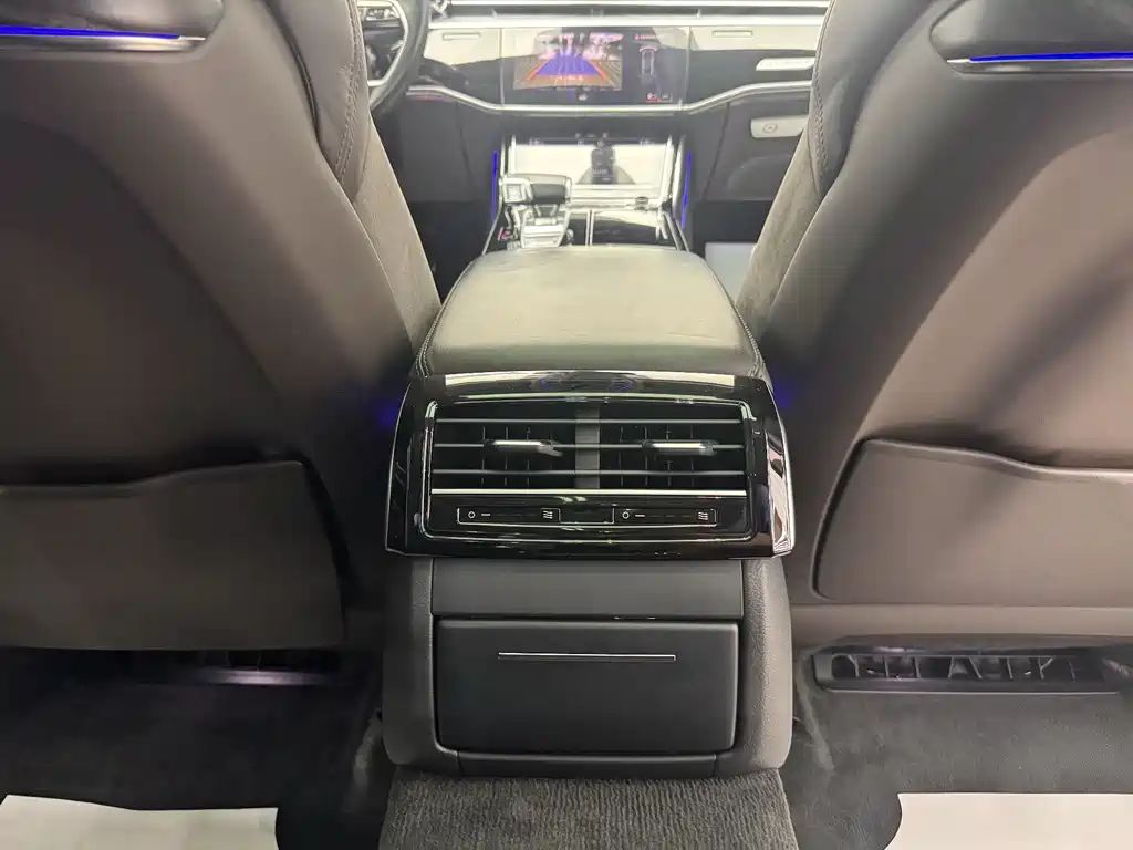 Audi A8 2021 — фото 18