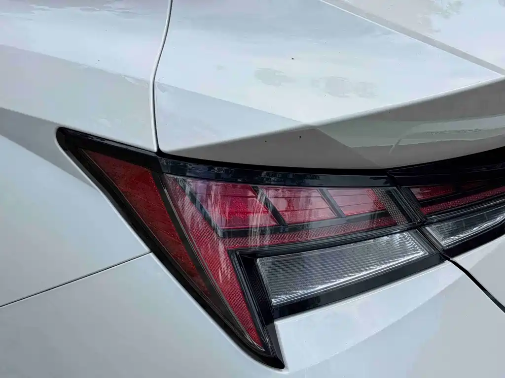 Hyundai Elantra 2023 — фото 43
