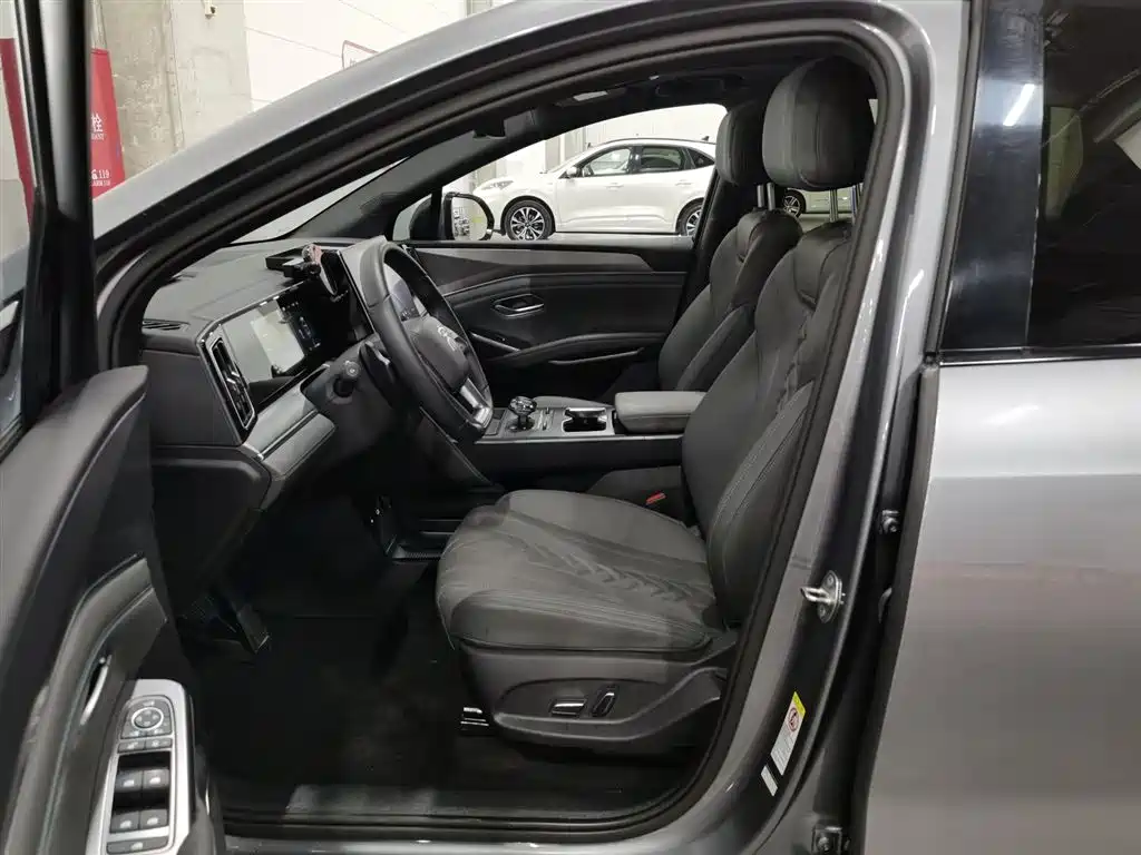 BYD L DM-i 2025 — фото 10
