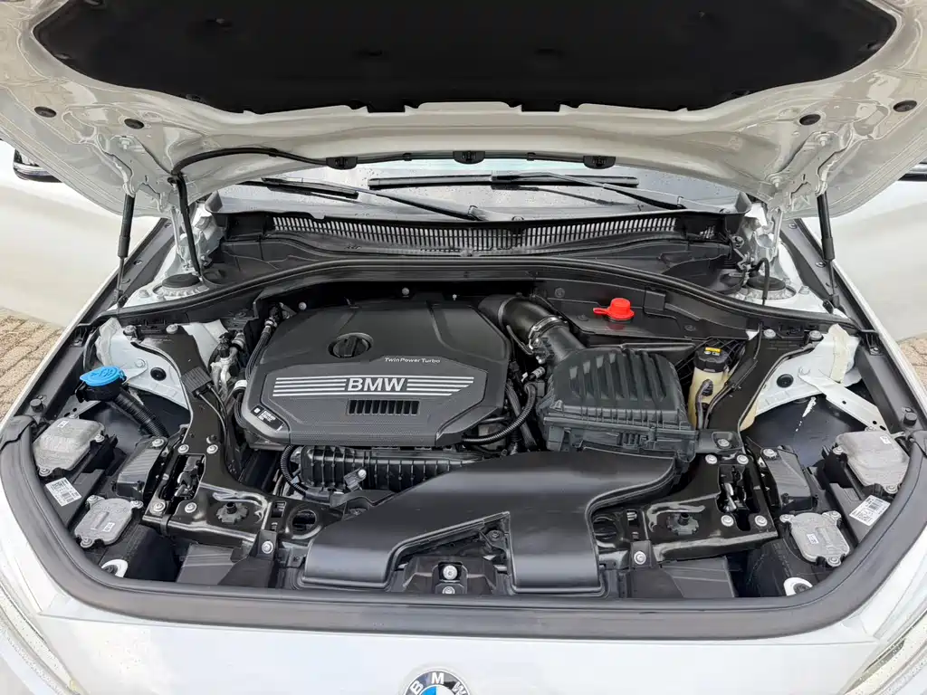 BMW 1 Series 2022 — фото 11