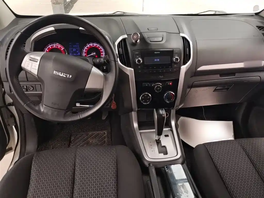 Isuzu MU-X 2017 — фото 10
