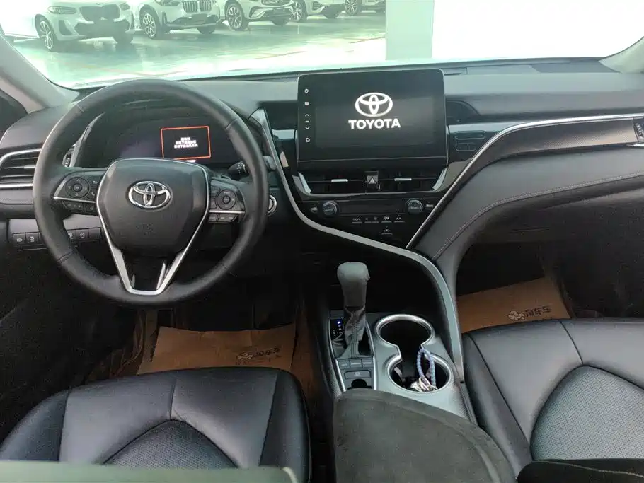 Toyota Camry 2022 — фото 12