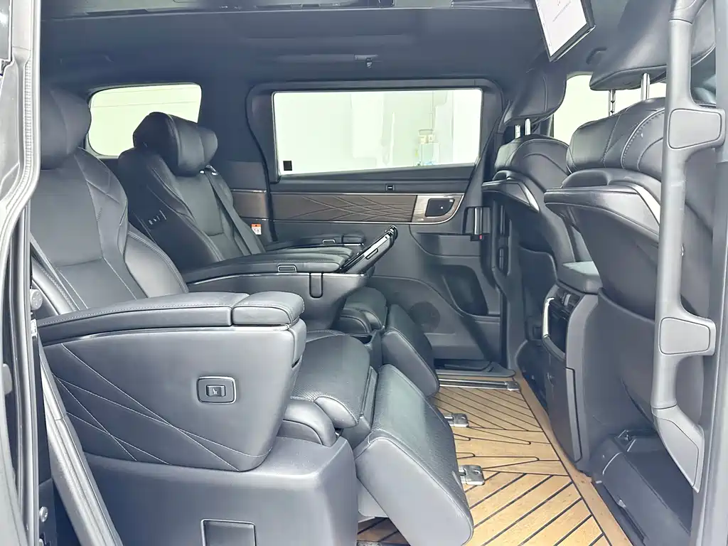 Toyota Alphard 2024 — фото 15