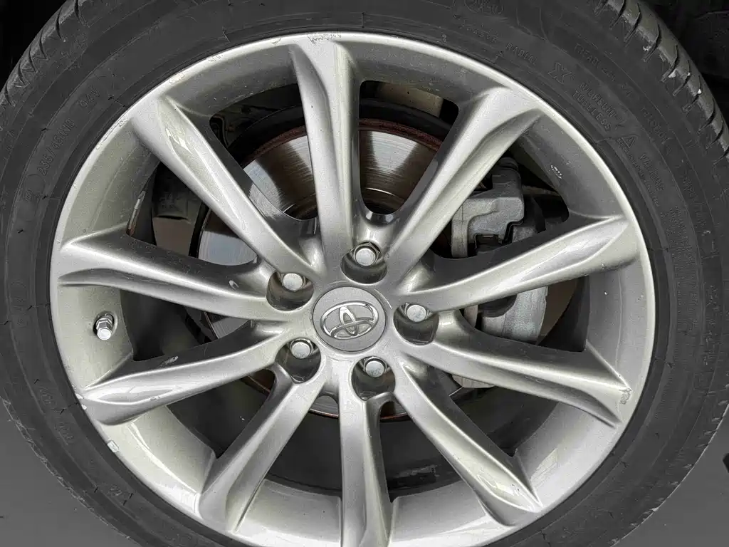 Toyota Reiz 2015 — фото 18