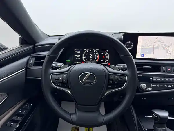 Lexus ES 2023