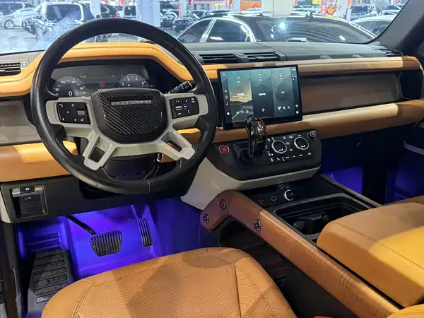 Land Rover Defender 2023
