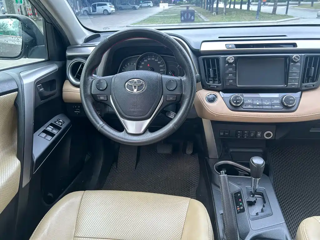 Toyota RAV4 2016 — фото 9
