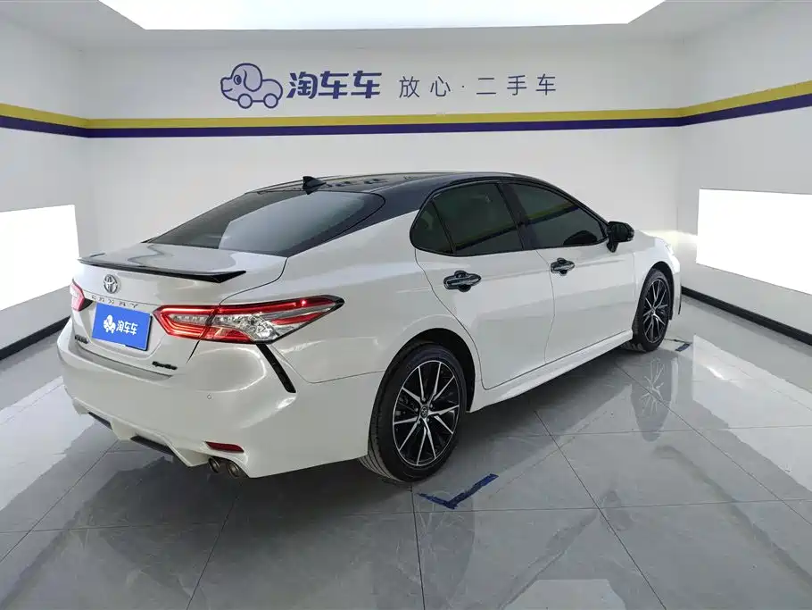 Toyota Camry 2022 — фото 3