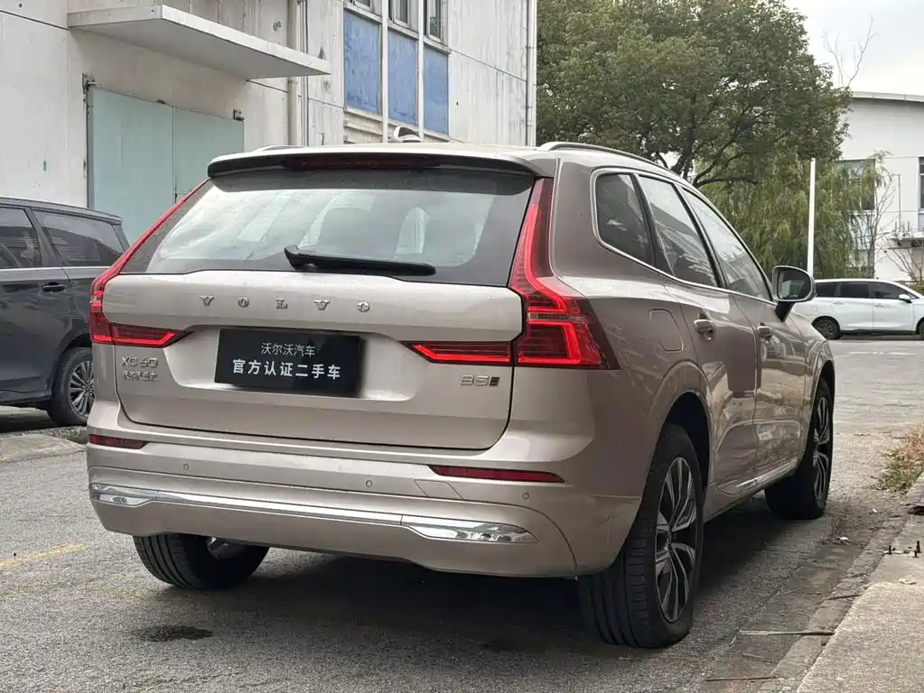 Volvo XC60 2025 — фото 9