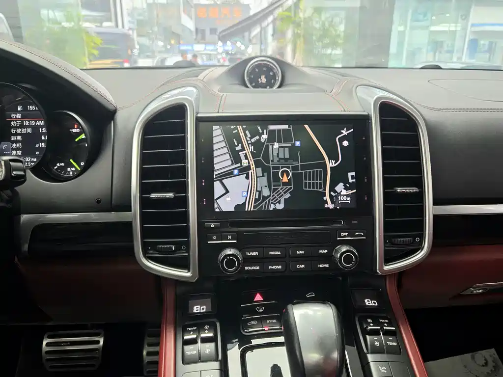 Porsche Cayenne Hybrid 2018 — фото 9