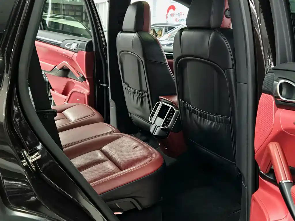 Porsche Cayenne Hybrid 2018 — фото 16