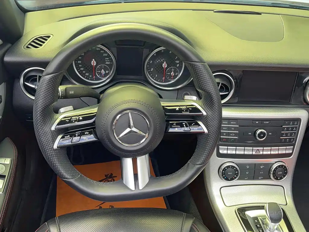 Mercedes-Benz SLC 2018 — фото 14