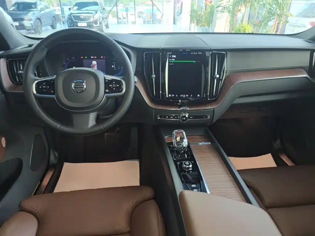 Volvo XC60 PHEV 2024 — фото 10