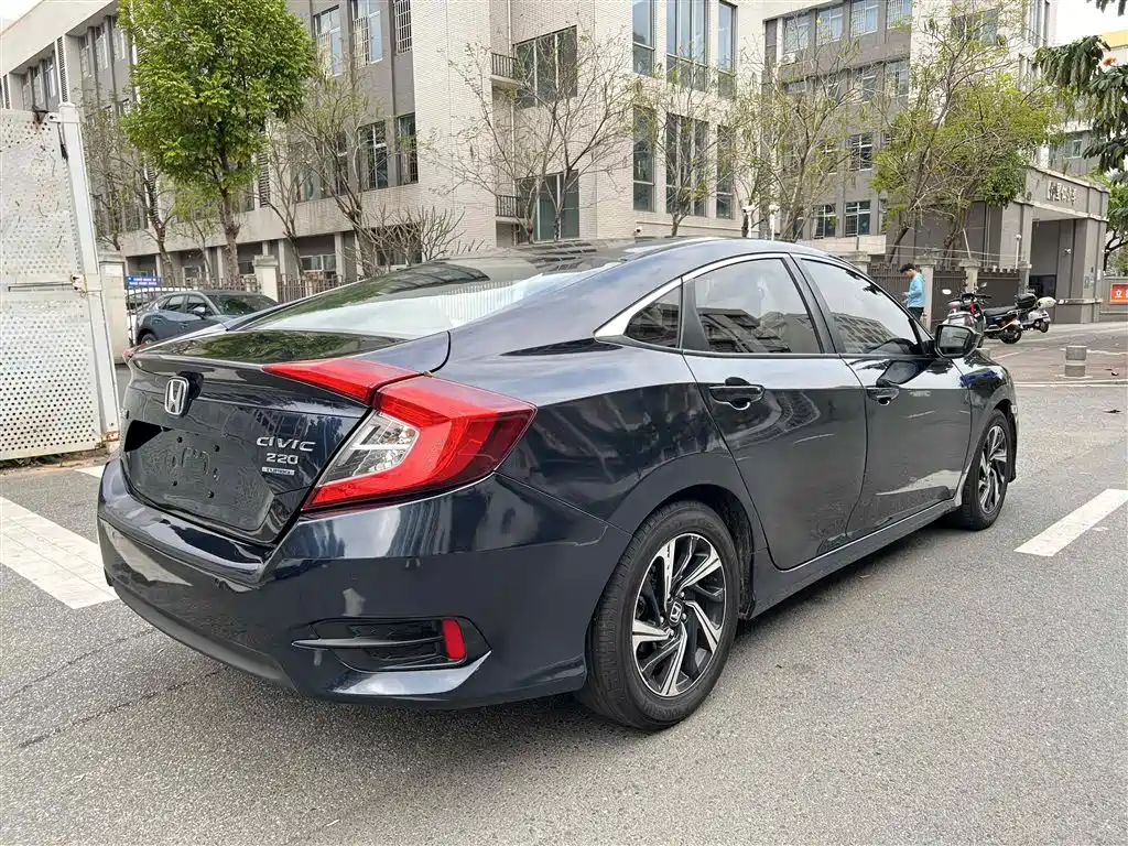 Honda Civic 2018 — фото 8