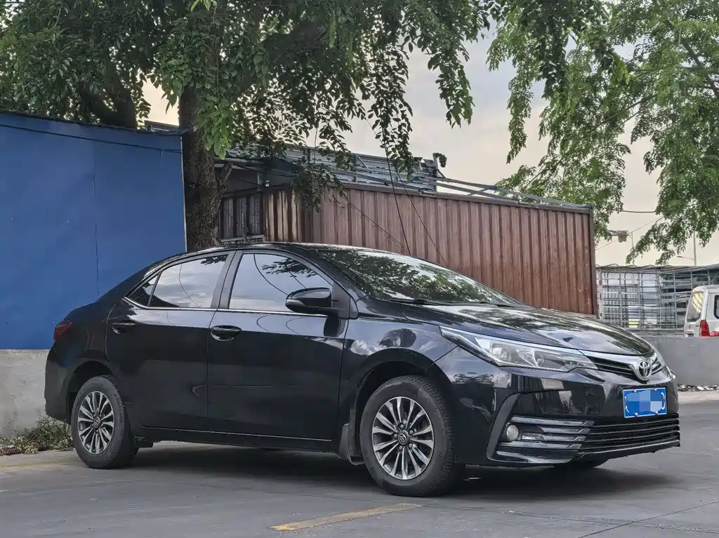 Toyota Corolla 2017 — фото 3