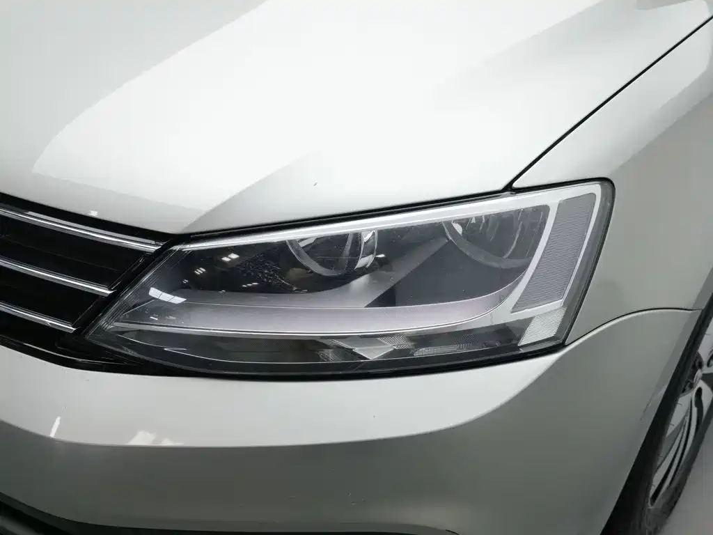 Volkswagen Sagitar 2016