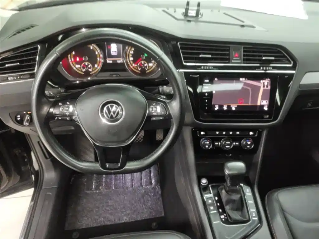 Volkswagen Tiguan L 2021 — фото 10