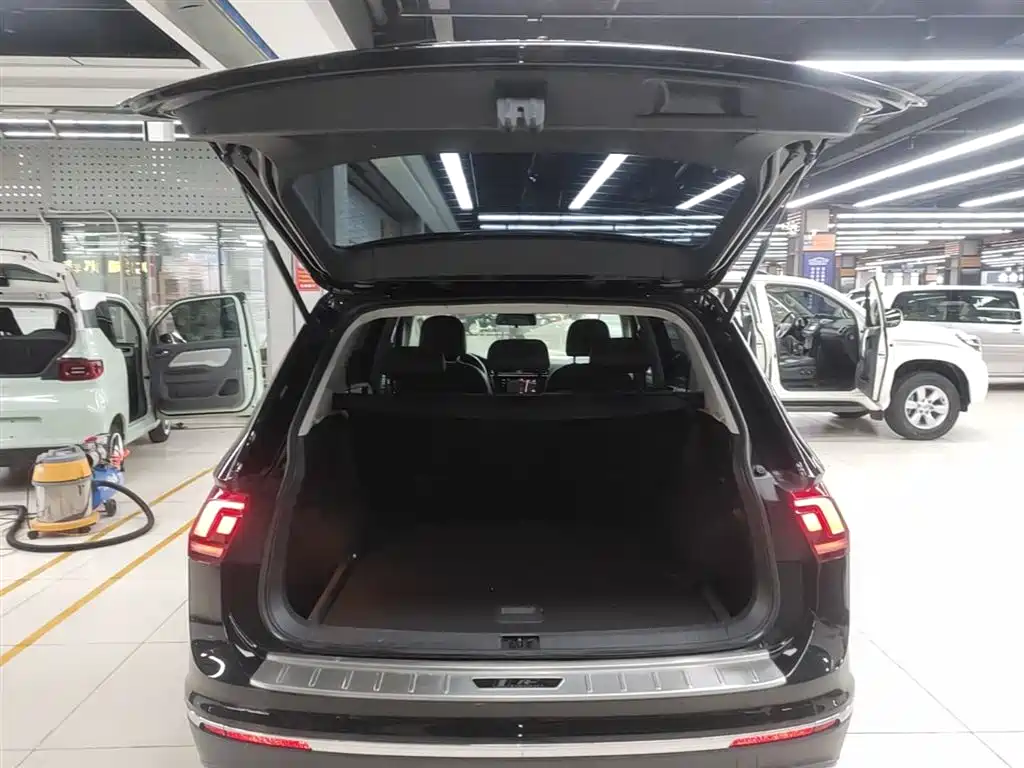 Volkswagen Tiguan L 2021 — фото 19