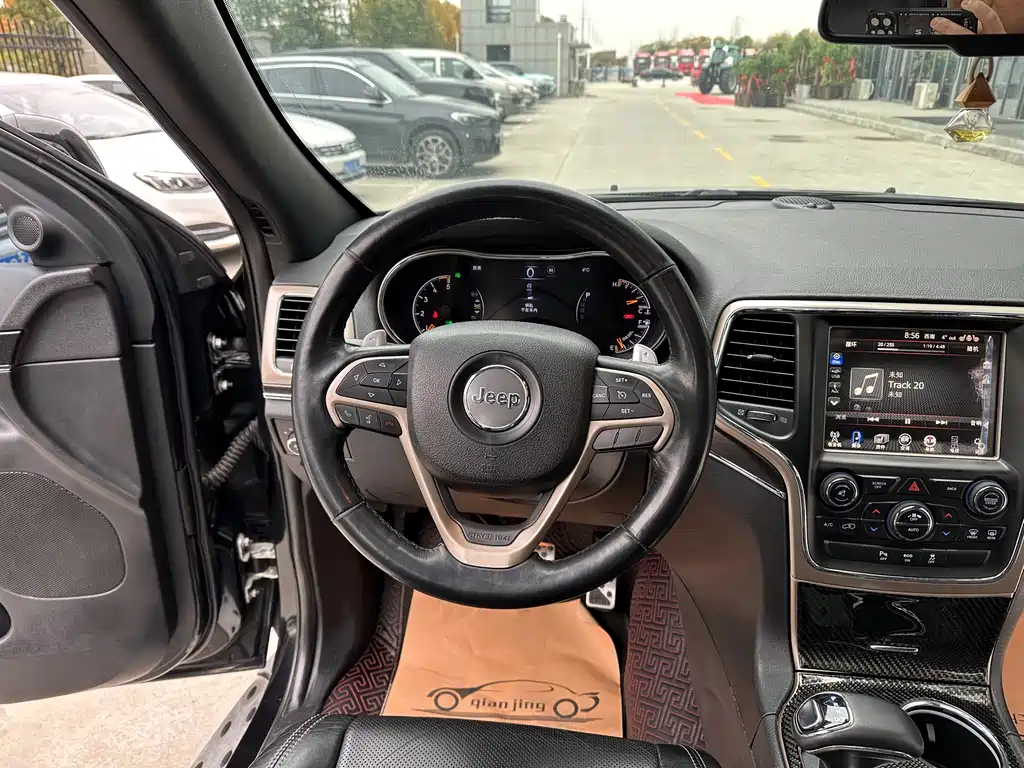 Jeep Grand Cherokee 2015 — фото 19