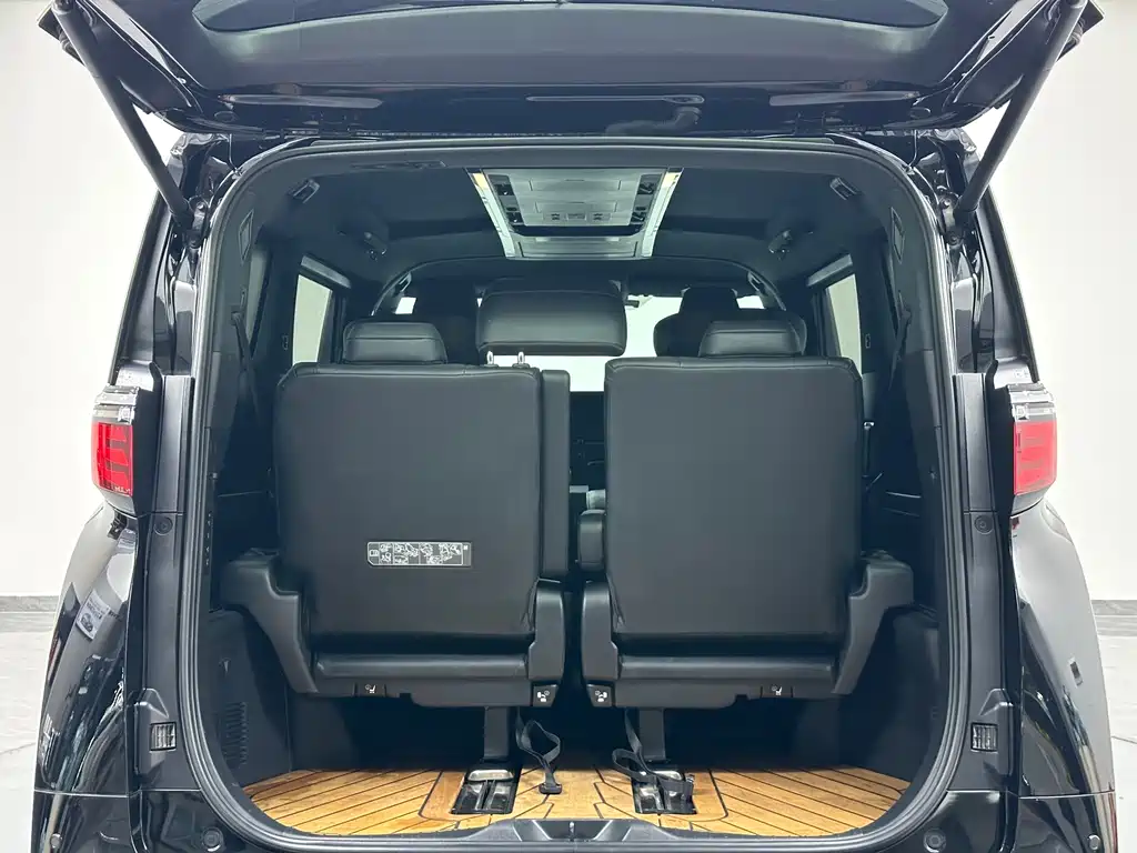 Toyota Alphard 2024 — фото 32