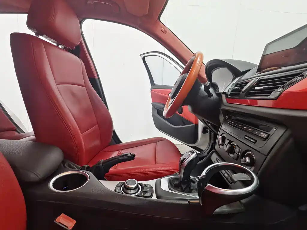 BMW X1 2014 — фото 15