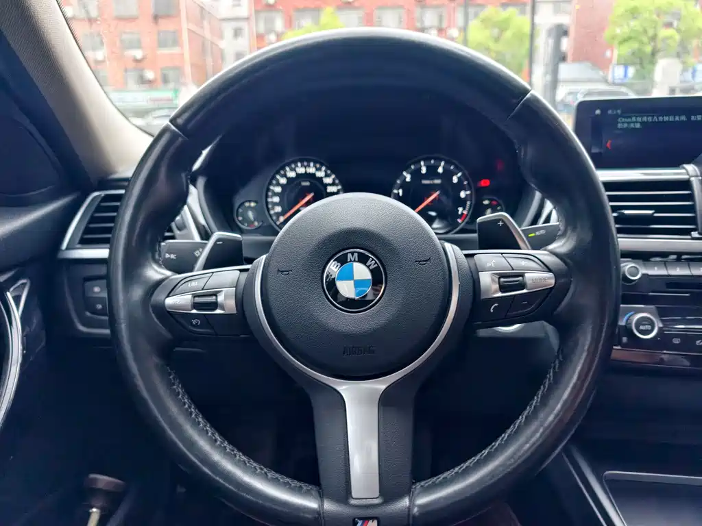 BMW 3 Series 2018 — фото 15