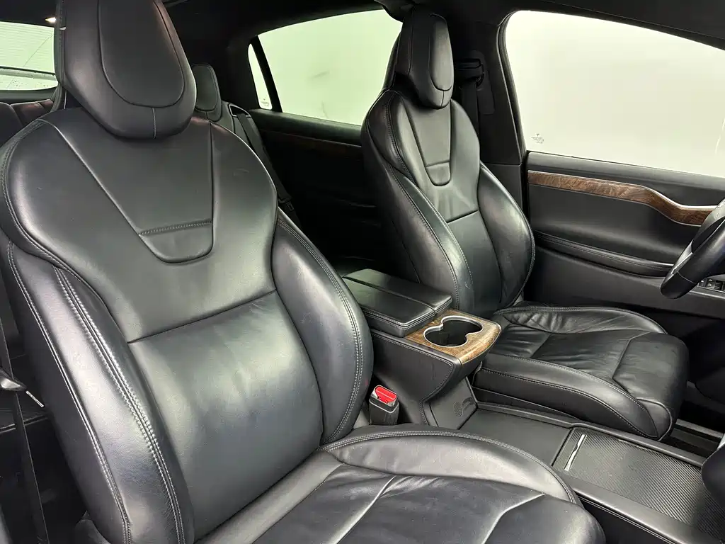 Tesla Model X 2017 — фото 20