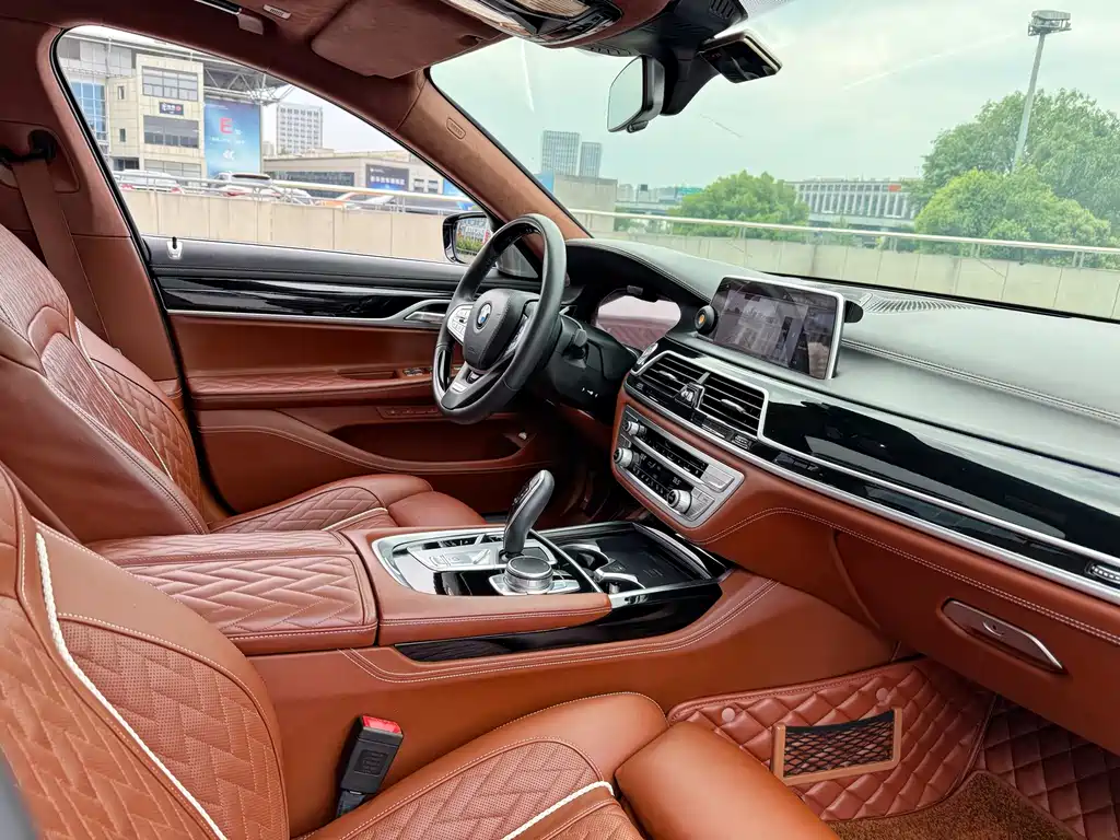 BMW 7 Series 2021 — фото 10