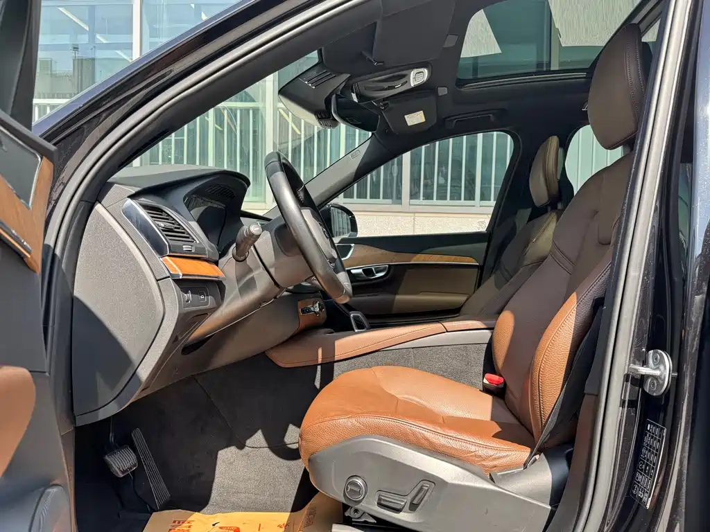Volvo XC90 2022 — фото 14