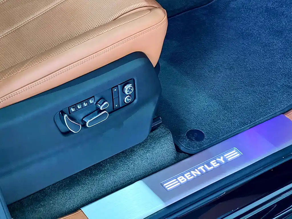 Bentley Bentayga 2021 — фото 31
