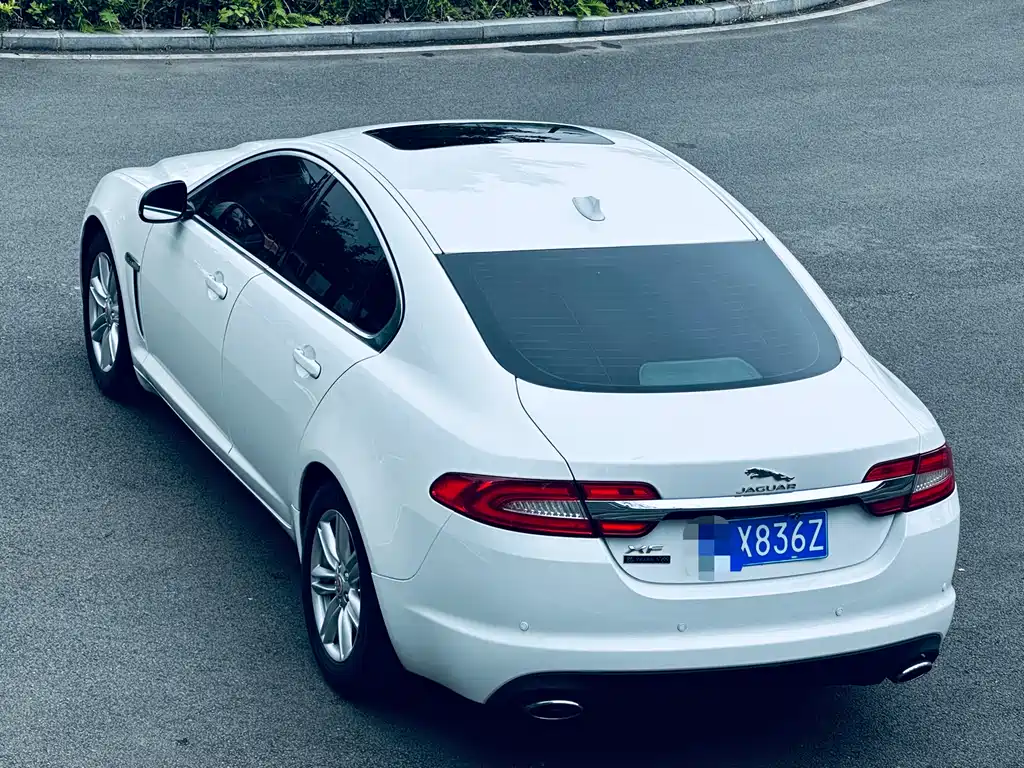 Jaguar XF 2015 — фото 7