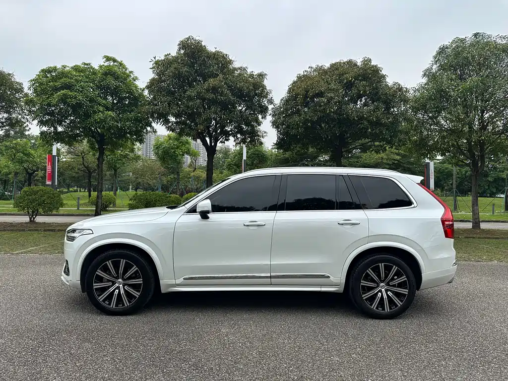Volvo XC90 2020 — фото 11