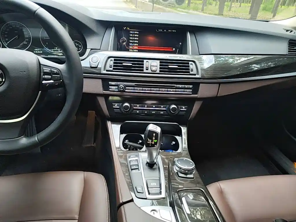 BMW 5 Series 2016 — фото 9