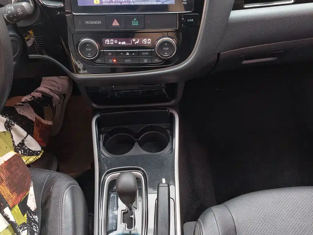 Mitsubishi Outlander 2018 — фото 11