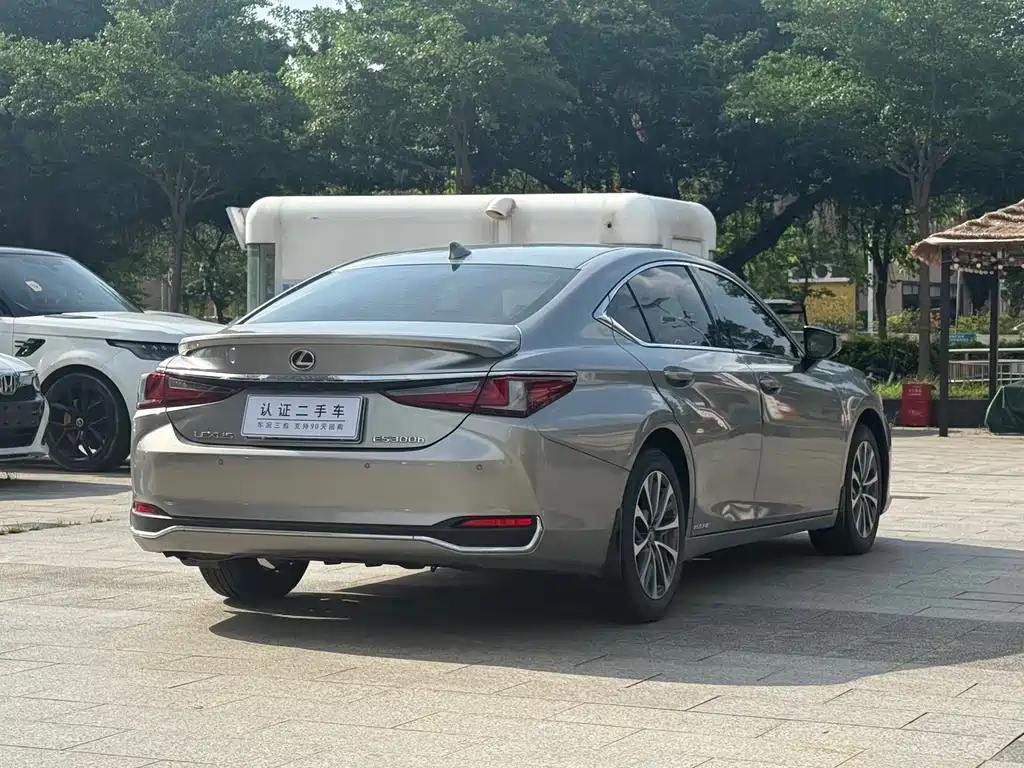 Lexus ES 2023 — фото 11