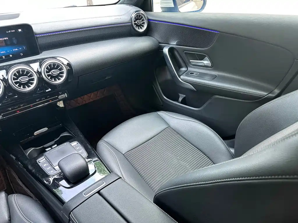 Mercedes-Benz A-Class 2022 — фото 4