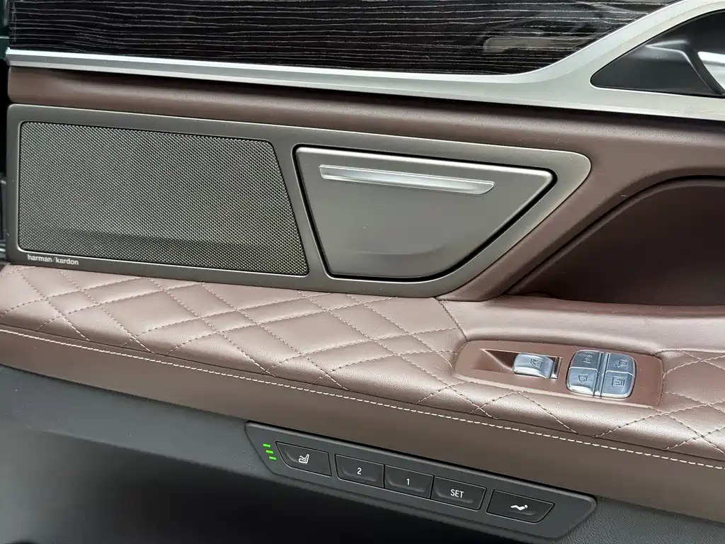 BMW 7 Series 2020 — фото 13