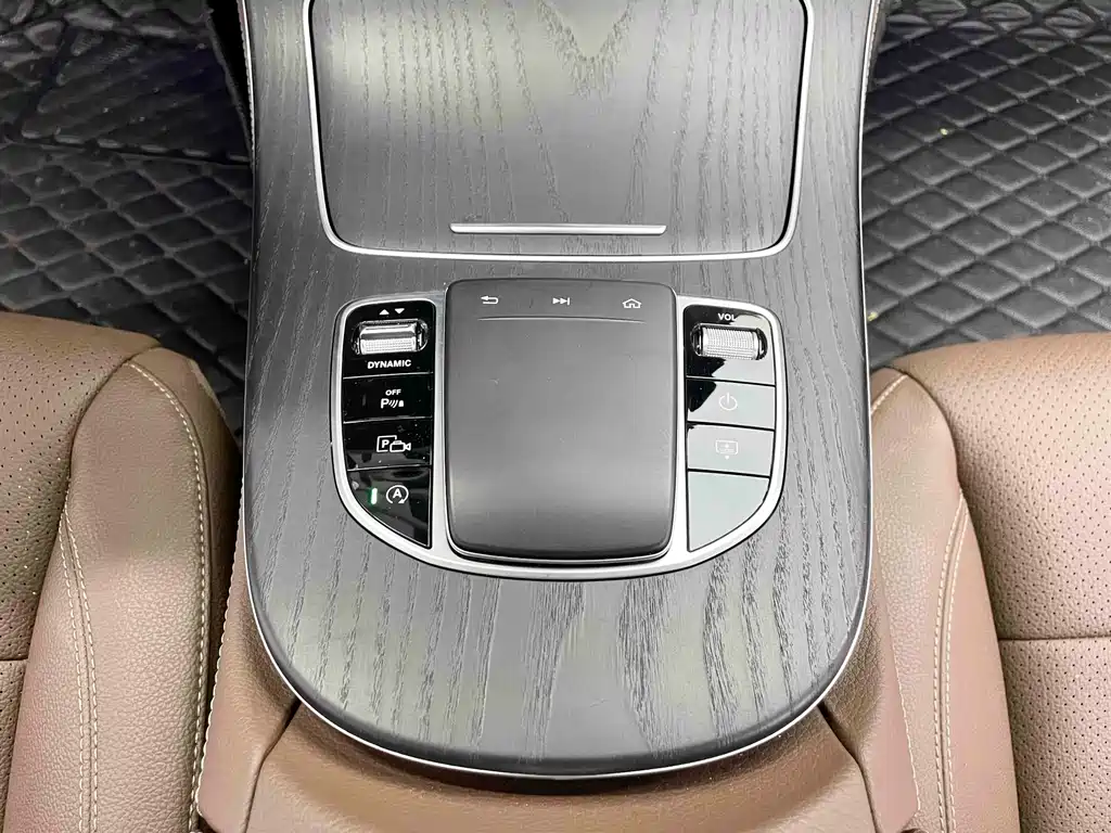 Mercedes-Benz E-Class 2020 — фото 11